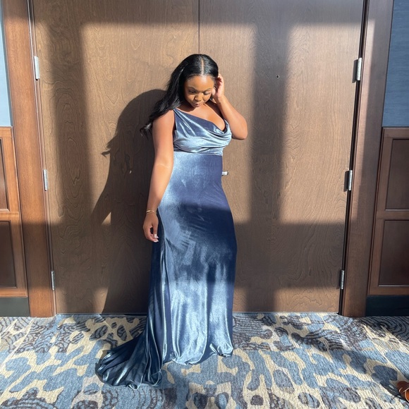 Crush Velvet Blue Gown - Picture 4 of 4